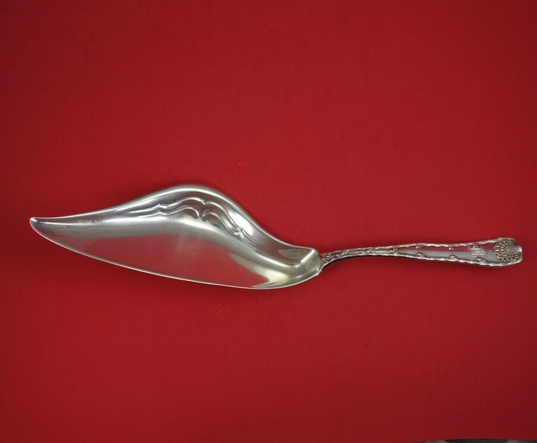 Tiffany & Co Wave Edge Sterling Silver Crumber 13 Inch: Tiffany & Co Wave Edge Sterling Silver Crumber 13 Inch This exquisite 13" crumber from Tiffany & Co. features the elegant Wave Edge pattern, designed by the esteemed Charles T. Grosjean and introduced