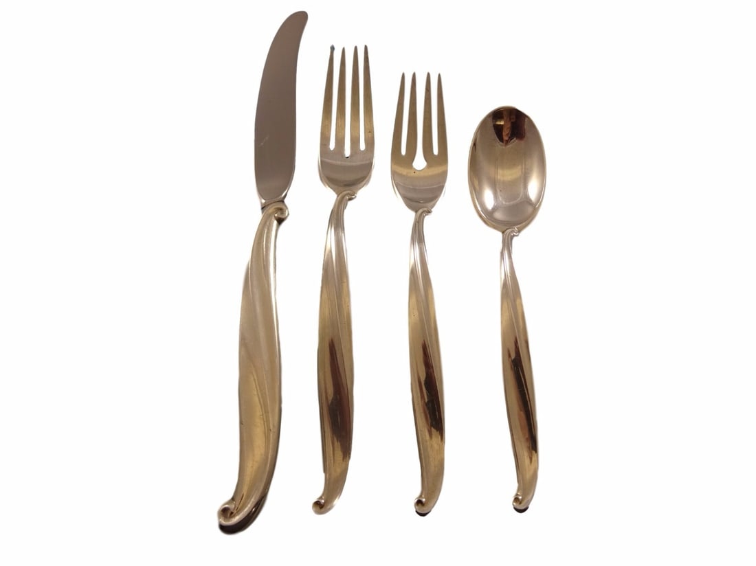 International Silver Swan Lake Sterling Flatware Set for 8 with Storage Chest 32 Pieces: International Silver Swan Lake Sterling Flatware Set for 8 with Storage Chest 32 Pieces This exquisite 32-piece flatware set from International Silver features the elegant Swan Lake pattern, embodying