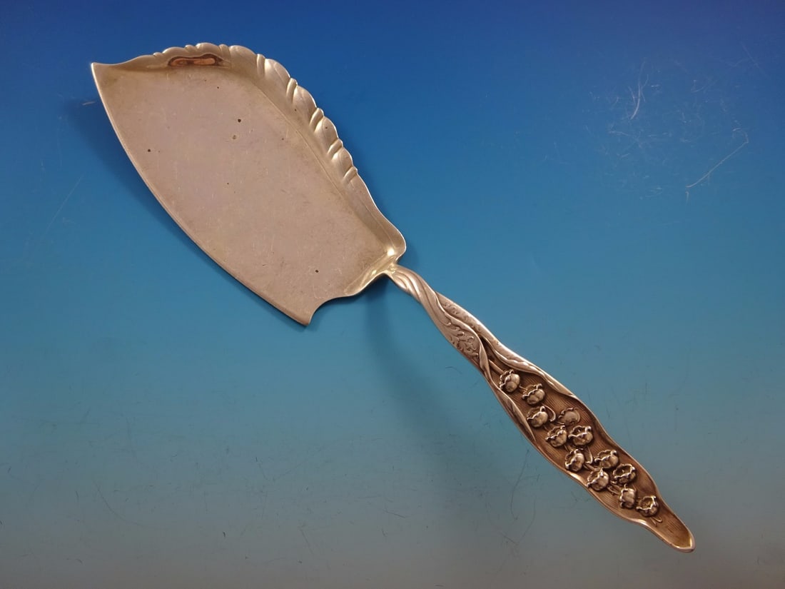 Whiting Sterling Silver 9 3/4" Ice Cream Server Lily of the Valley: Whiting Sterling Silver 9 3/4" Ice Cream Server Lily of the Valley Presenting the exquisite Lily of the Valley ice cream server by Whiting, a stunning addition to your serving pieces. Crafted from hig