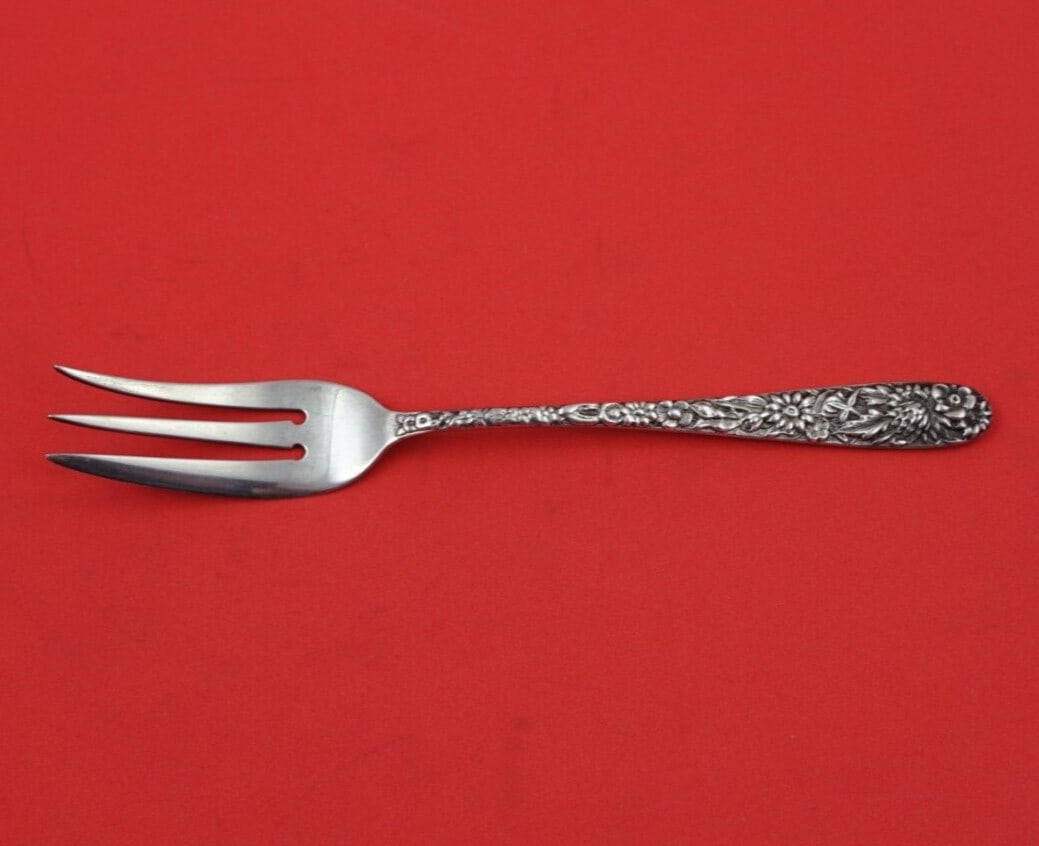Kirk Repousse Sterling Silver 3-Tine Pastry Fork 6.5": Kirk Repousse Sterling Silver 3-Tine Pastry Fork 6.5" Discover the elegance of this Repousse pastry fork by Kirk, crafted from high-quality sterling silver (.925). This 3-tine fork measures 6 1/2 inch