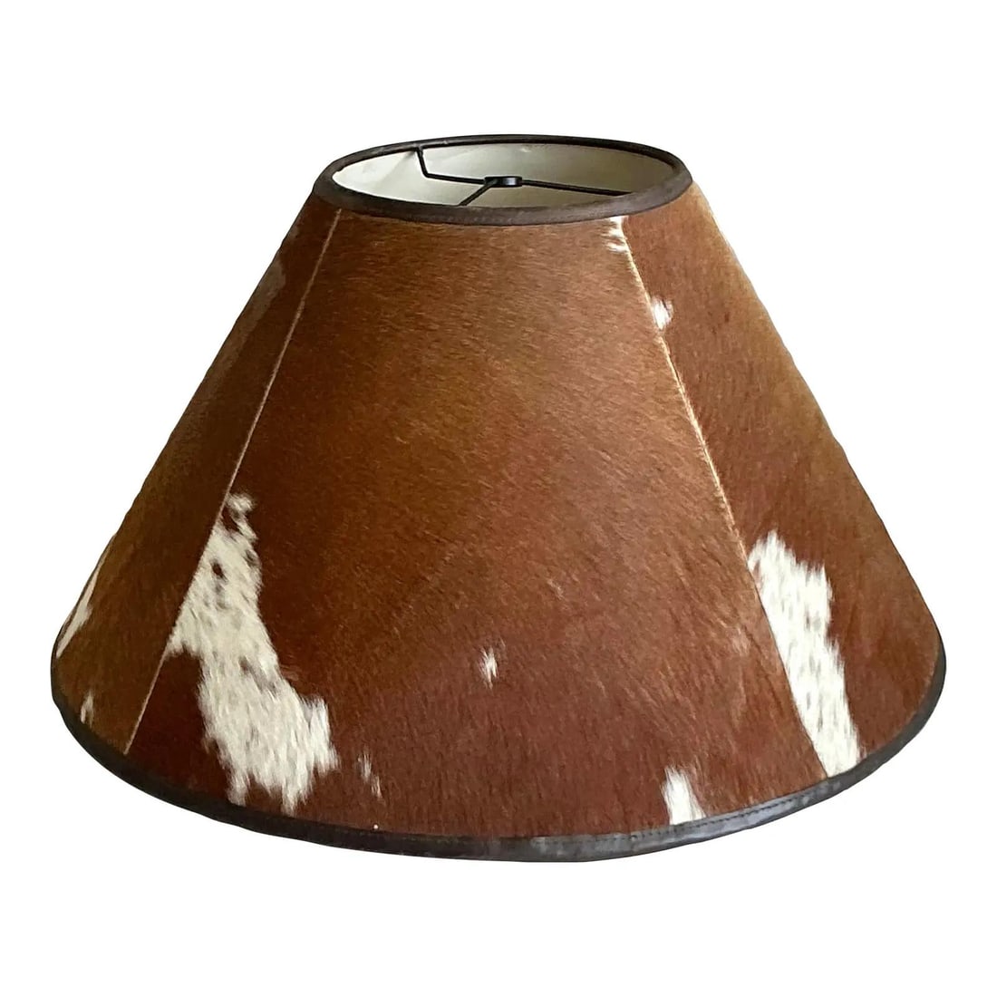 Vintage Boho Pony Hair Lampshade: Vintage Boho Pony Hair Lampshade Elevate your interior with this stunning vintage boho pony lampshade, crafted from genuine brown and white cowhide. Its dramatic texture and rustic charm create a soph
