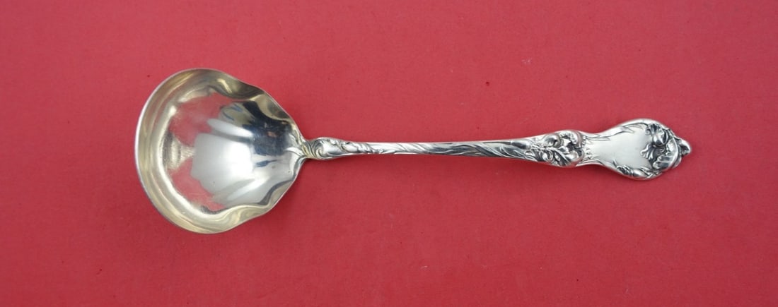 Reed and Barton Les Cinq Fleurs Sterling Silver Gravy Ladle 7 3/4": Reed and Barton Les Cinq Fleurs Sterling Silver Gravy Ladle 7 3/4" This exquisite gravy ladle from the renowned Les Cinq Fleurs pattern by Reed and Barton showcases the elegance of sterling silver cra