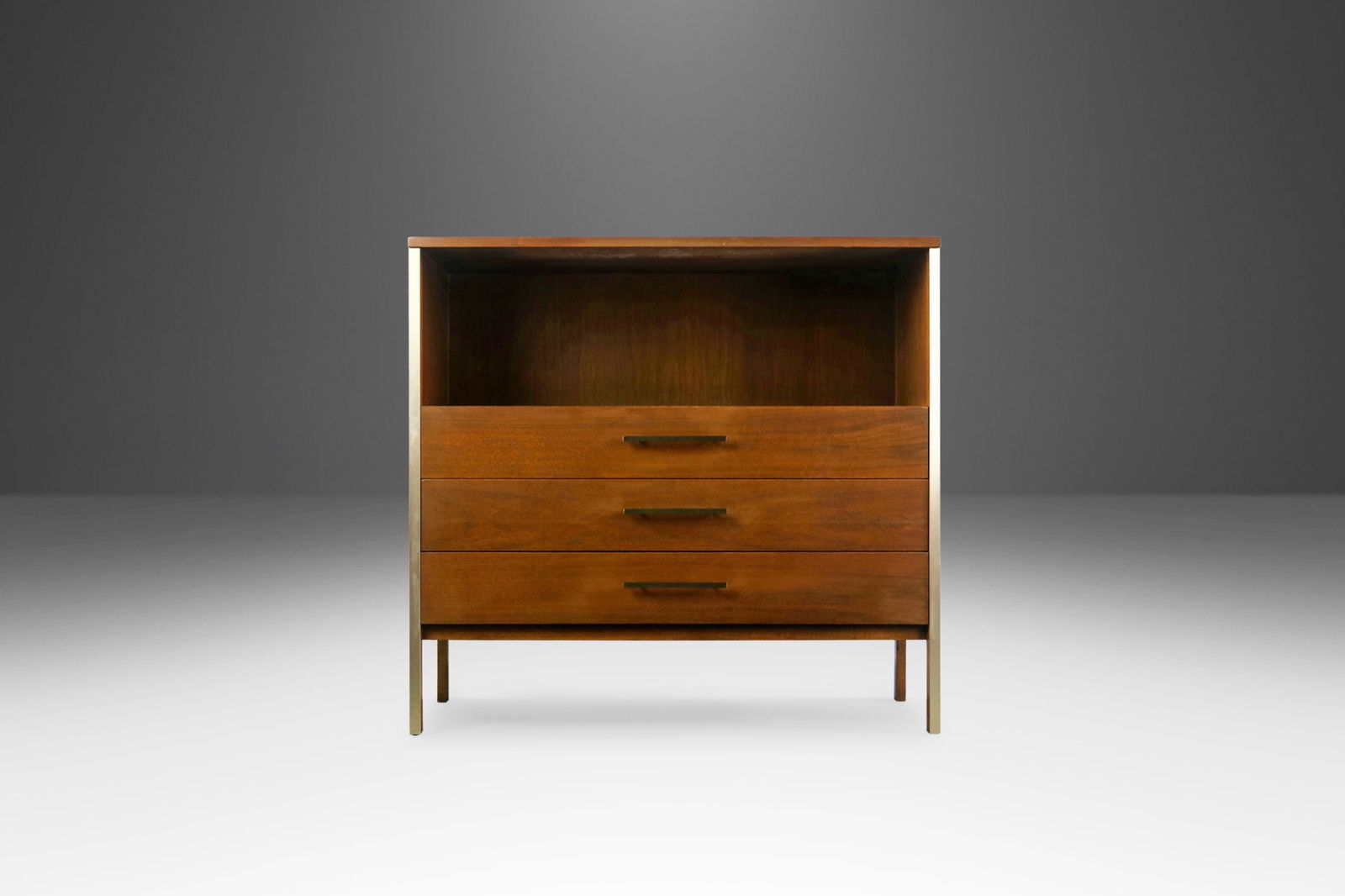 Paul McCobb Mid-Century Chest of Drawers Walnut Aluminum Accents 1950s: Paul McCobb Mid-Century Chest of Drawers Walnut Aluminum Accents 1950s Discover a stunning Mid-Century Linear Group Chest of Drawers, designed by Paul McCobb for Calvin Furniture in the 1950s. This ex