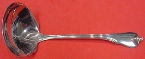 Wallace Grand Colonial Sterling Silver Gravy Ladle 6 Inch: Wallace Grand Colonial Sterling Silver Gravy Ladle 6 Inch This exquisite gravy ladle is crafted from sterling silver in the elegant Grand Colonial pattern by Wallace. Measuring 6 inches long, it showc
