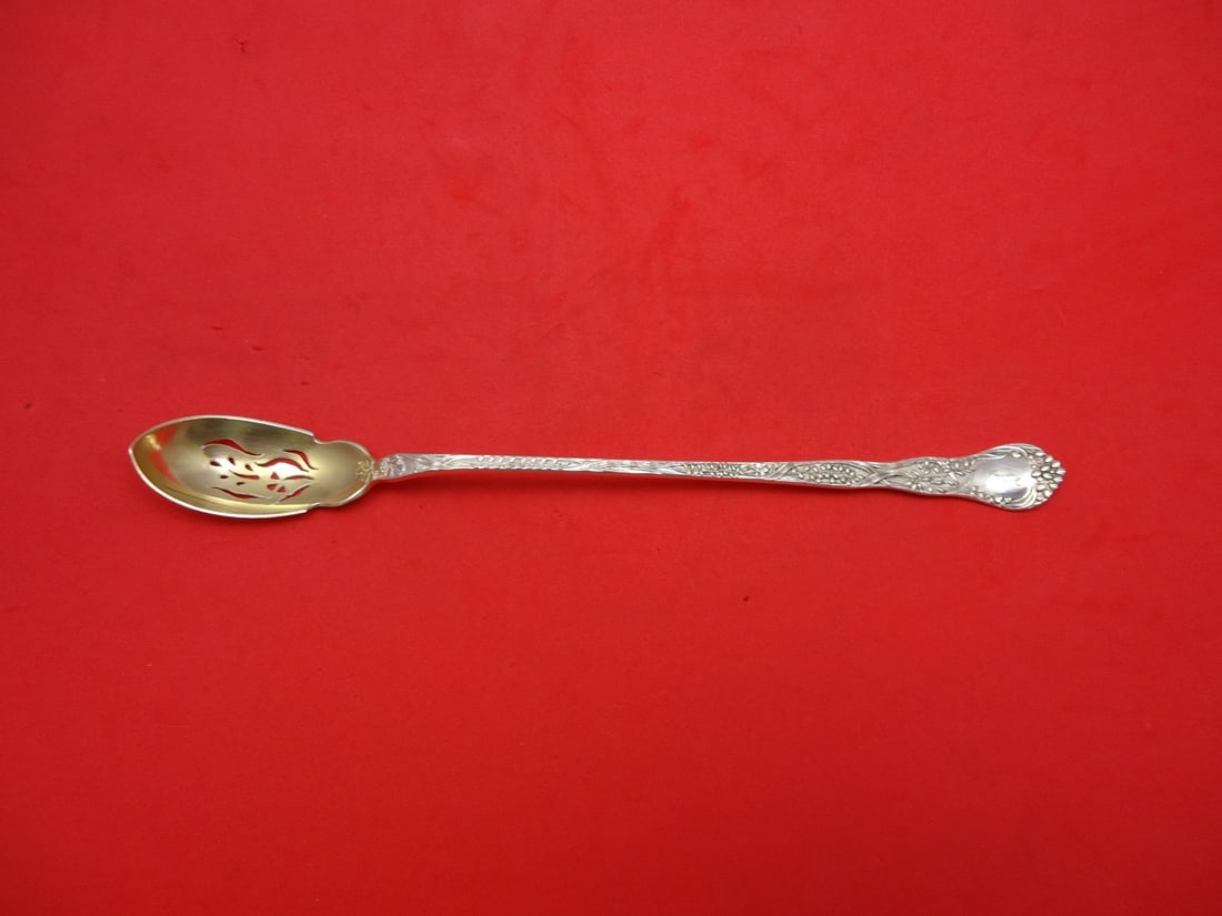 Gorham Meadow Sterling Silver Olive Spoon Pierced Floral Design 8 1/4": Gorham Meadow Sterling Silver Olive Spoon Pierced Floral Design 8 1/4" This exquisite olive spoon features a beautifully pierced design adorned with flowers, crafted from high-quality sterling silver