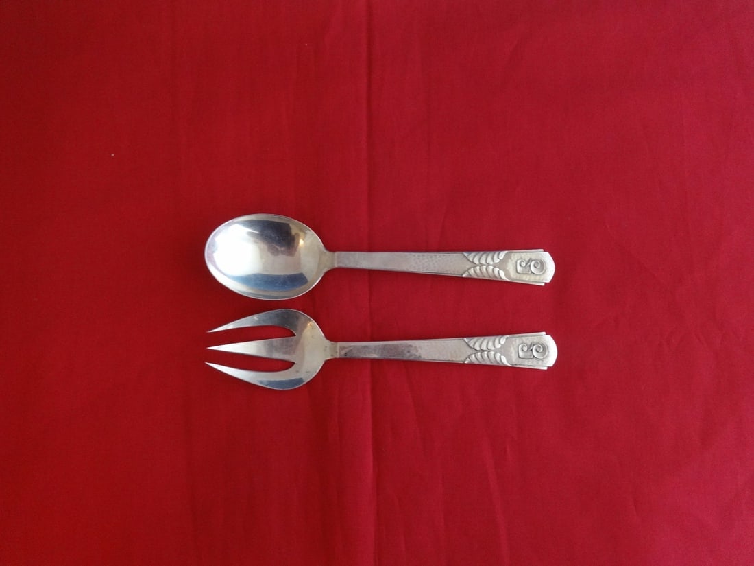 Vilanova by Spanish Sterling .916 Silver 2pc Hors D' Oeuvre Set 8": Vilanova by Spanish Sterling .916 Silver 2pc Hors D' Oeuvre Set 8" Introducing the Vilanova by Spanish Sterling Hors D' Oeuvre Set, featuring two exquisite pieces, each measuring 8 inches. Crafted fro
