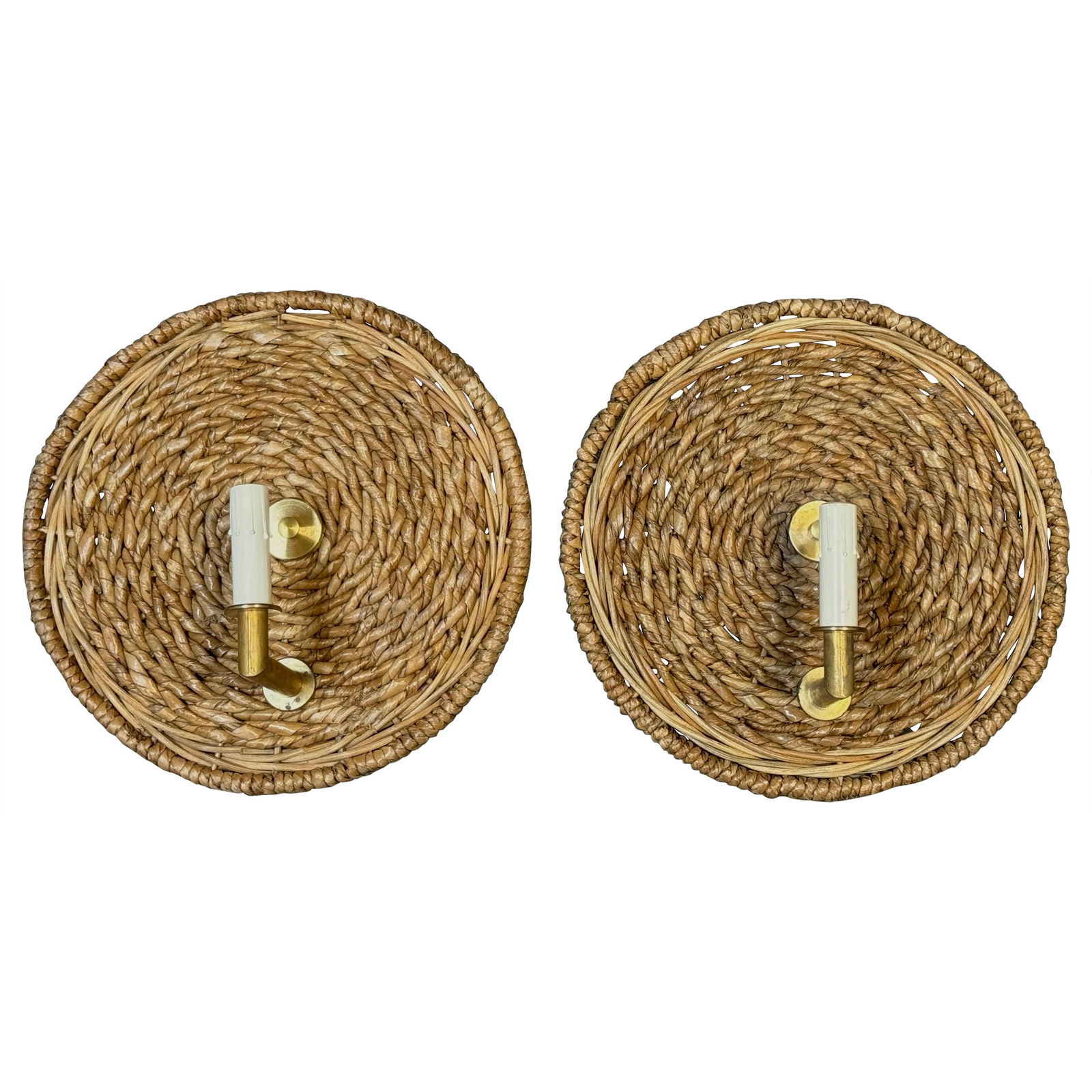 French Modern Rattan Bronze Wall Sconces Set of 2 1970s: French Modern Rattan Bronze Wall Sconces Set of 2 1970s Enhance your space with this elegant Pair of French Modern Rattan and Bronze Wall Sconces, crafted in the 1970s. Each sconce features a beautifu