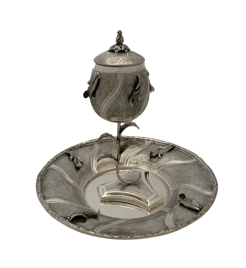 Handmade 925 Sterling Silver Vizniz Cup & Tray Set with Leaf Applique: Handmade 925 Sterling Silver Vizniz Cup & Tray Set with Leaf Applique This exquisite set features a Fine 925 Sterling Silver Vizniz Cup and Tray, showcasing intricate handmade leaf applique designs. I