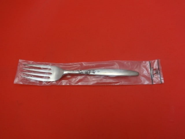 Lunt Summer Song Sterling Silver Salad Fork 6 5/8 Inch New: Lunt Summer Song Sterling Silver Salad Fork 6 5/8 Inch New Introducing the exquisite Summer Song Salad Fork by Lunt, crafted from high-quality sterling silver. This beautiful fork measures 6 5/8 inche