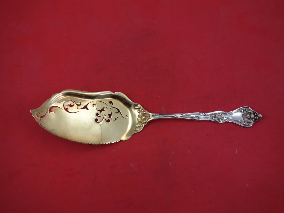 Reed and Barton Intaglio Sterling Silver Fish Server 11.5 inch Gold-Washed: Reed and Barton Intaglio Sterling Silver Fish Server 11.5 inch Gold-Washed This exquisite fish server from Reed and Barton features a stunning Intaglio pattern, crafted from high-quality sterling silv