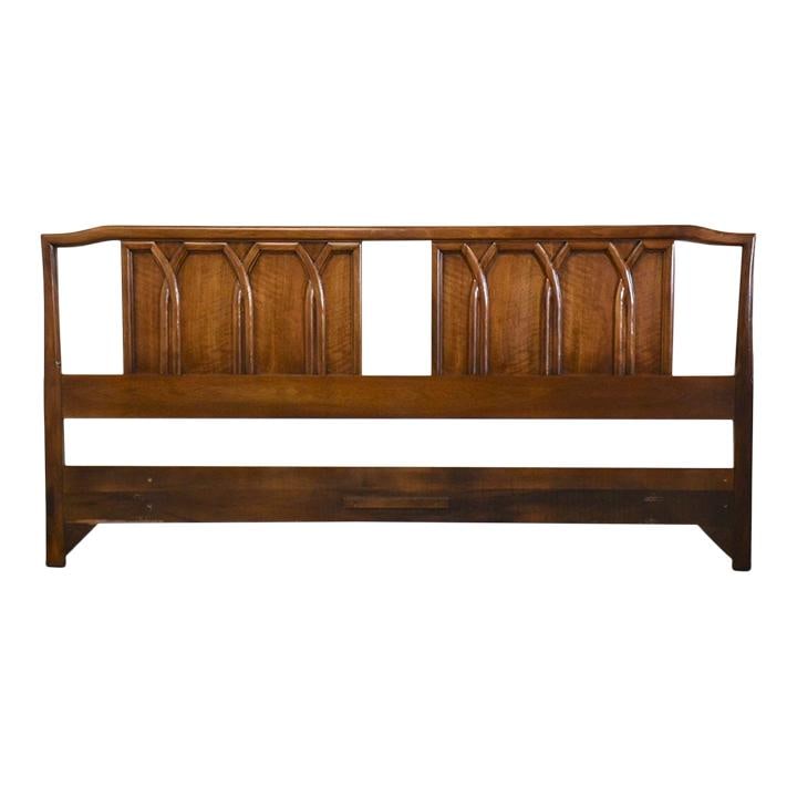 1960s Walnut King Size Headboard with X Cross Design: 1960s Walnut King Size Headboard with X Cross Design This stunning mid-century modern king-size headboard features distinctive x cross details, perfectly capturing the elegance of the 1960s design era