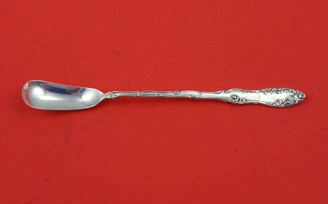 Towle Sterling Silver Horseradish Scoop Old English Pattern 6 1/4": Towle Sterling Silver Horseradish Scoop Old English Pattern 6 1/4" This exquisite horseradish scoop features the timeless Old English pattern by Towle, crafted from high-quality sterling silver. Measu