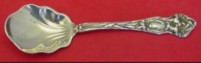 Watson Lily Sterling Silver Fluted Ice Cream Spoon 5 1/8": Watson Lily Sterling Silver Fluted Ice Cream Spoon 5 1/8" Indulge in a touch of elegance with this exquisite ice cream spoon from the "Lily" pattern by Watson. Crafted from sterling silver, this spoon