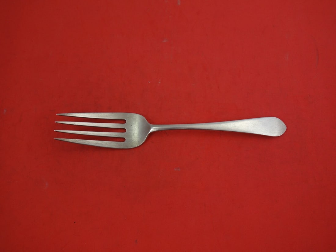 Lunt Sterling Silver Early American Plain Serving Fork 7 3/4 Inches: Lunt Sterling Silver Early American Plain Serving Fork 7 3/4 Inches This exquisite Early American Plain serving fork by Lunt is crafted from high-quality sterling silver. Measuring 7 3/4 inches, this