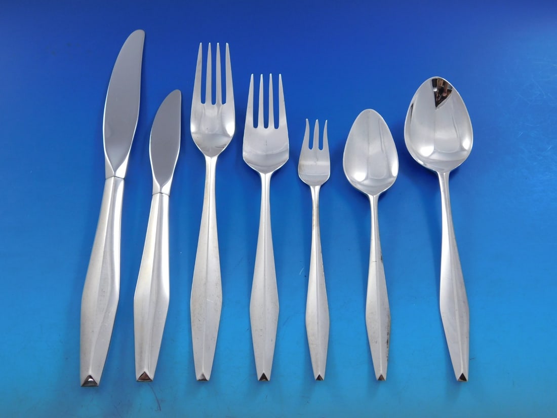 Reed and Barton Diamond Sterling Silver Flatware Set 97 Pieces Mid-Century Modern: Reed and Barton Diamond Sterling Silver Flatware Set 97 Pieces Mid-Century Modern Enhance your dining experience with this exquisite 97-piece flatware set from Reed and Barton, featuring the iconic Di