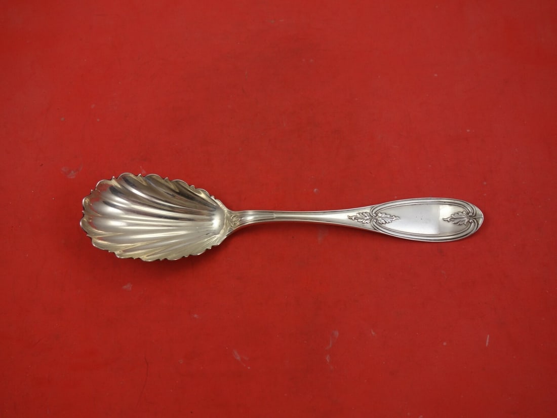 Farrington & Hunnewell Olive Coin Silver Berry Spoon Shell Bowl 8 3/4 in: Farrington & Hunnewell Olive Coin Silver Berry Spoon Shell Bowl 8 3/4 in This exquisite Coin Silver Berry Spoon features a stunning shell bowl design and measures 8 3/4 inches in length. Crafted in th