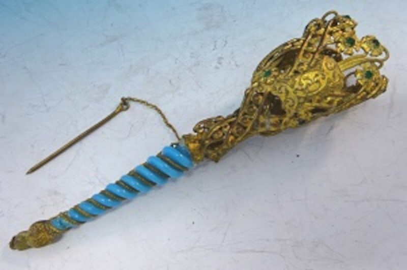 Victorian Gilt Bronze Tussie Mussie Holder Blue Opaline Handle Emerald Accents: Victorian Gilt Bronze Tussie Mussie Holder Blue Opaline Handle Emerald Accents This exquisite gilt bronze tussie mussie posy holder features a stunning blue opaline handle, a hallmark of Victorian ele