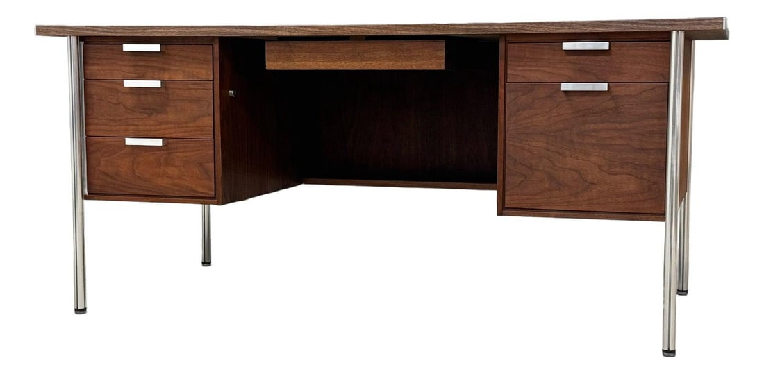 1960s Walnut Mid Century Modern Desk with Aluminum Accents: 1960s Walnut Mid Century Modern Desk with Aluminum Accents This stunning mid-century modern desk features a walnut construction with sleek aluminum accents, embodying the elegance of the 1960s design