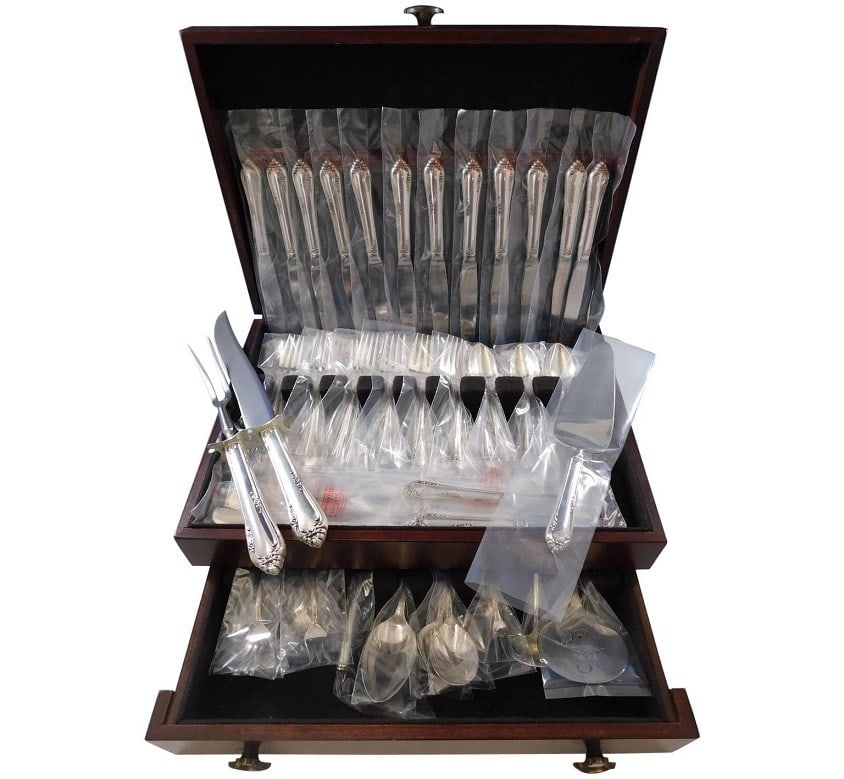 Reed & Barton Dancing Flowers Sterling Silver Flatware Set 83 pcs Service for 12 Unused: Reed & Barton Dancing Flowers Sterling Silver Flatware Set 83 pcs Service for 12 Unused Elevate your dining experience with this exquisite Dancing Flowers flatware set by Reed & Barton, crafted from s