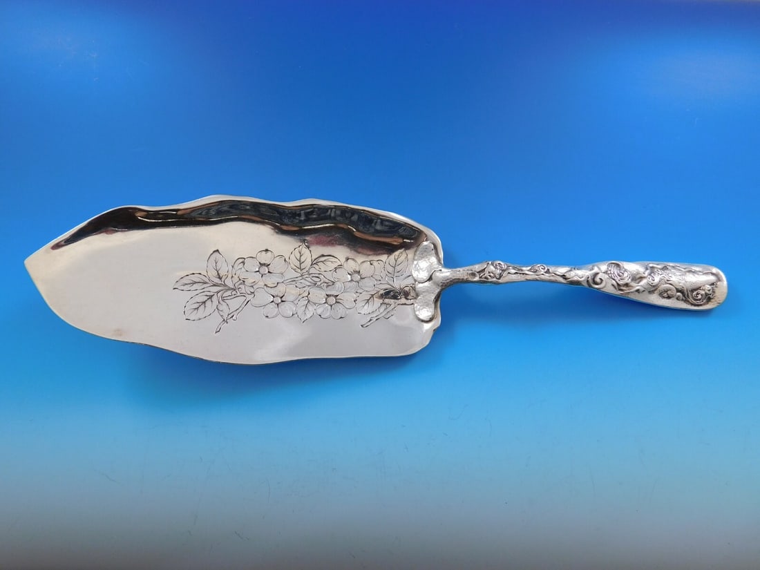 Gorham Hizen Sterling Silver Fish Server 11 3/4 Bright-Cut Floral Design: Gorham Hizen Sterling Silver Fish Server 11 3/4 Bright-Cut Floral Design This exquisite Hizen fish server by Gorham showcases a stunning bright-cut floral design on the blade. Crafted from sterling si