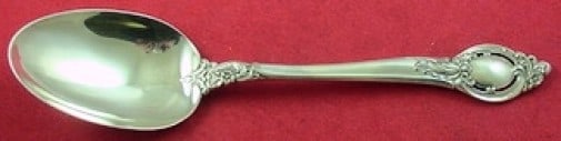 Reed and Barton Cameo Sterling Silver Serving Spoon 8.5 Vintage: Reed and Barton Cameo Sterling Silver Serving Spoon 8.5 Vintage This vintage serving spoon from Reed and Barton showcases the elegant Cameo pattern, measuring 8 1/2 inches in length. Crafted from high