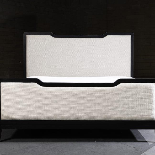 Alder Tweed Graham Collection King Bed in Elegant Onyx Oak: Alder Tweed Graham Collection King Bed in Elegant Onyx Oak Introducing the Elegant Onyx Oak King Bed from the Graham Collection by Alder Tweed. This stunning bed features a sophisticated design that c