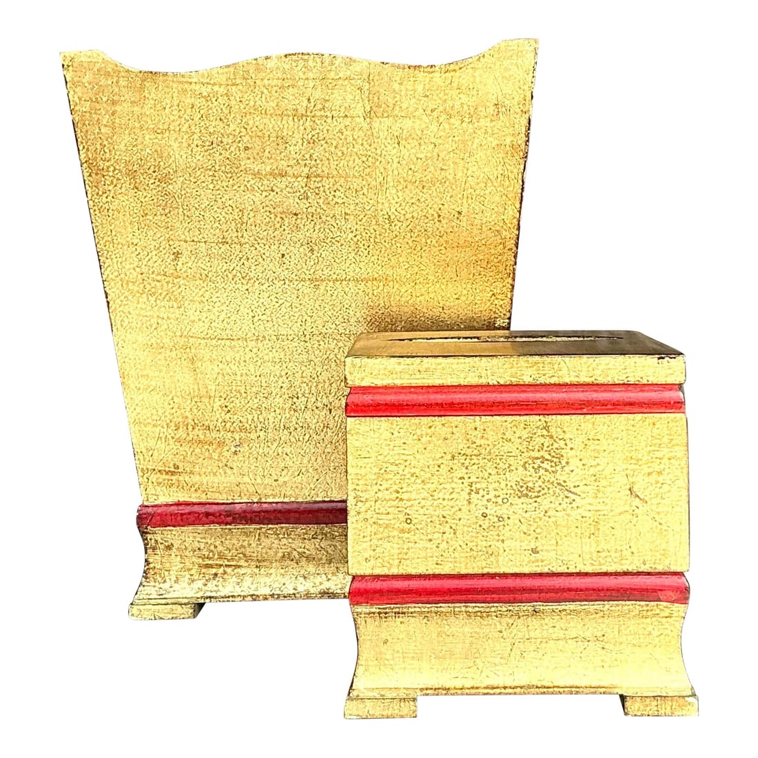 Vintage Italian Gilt Bathroom Accessories Set of 2 Gold Wood Finish: Vintage Italian Gilt Bathroom Accessories Set of 2 Gold Wood Finish Enhance your bathroom decor with this elegant set of 2 vintage Italian gilt accessories, crafted to bring a touch of luxury to your