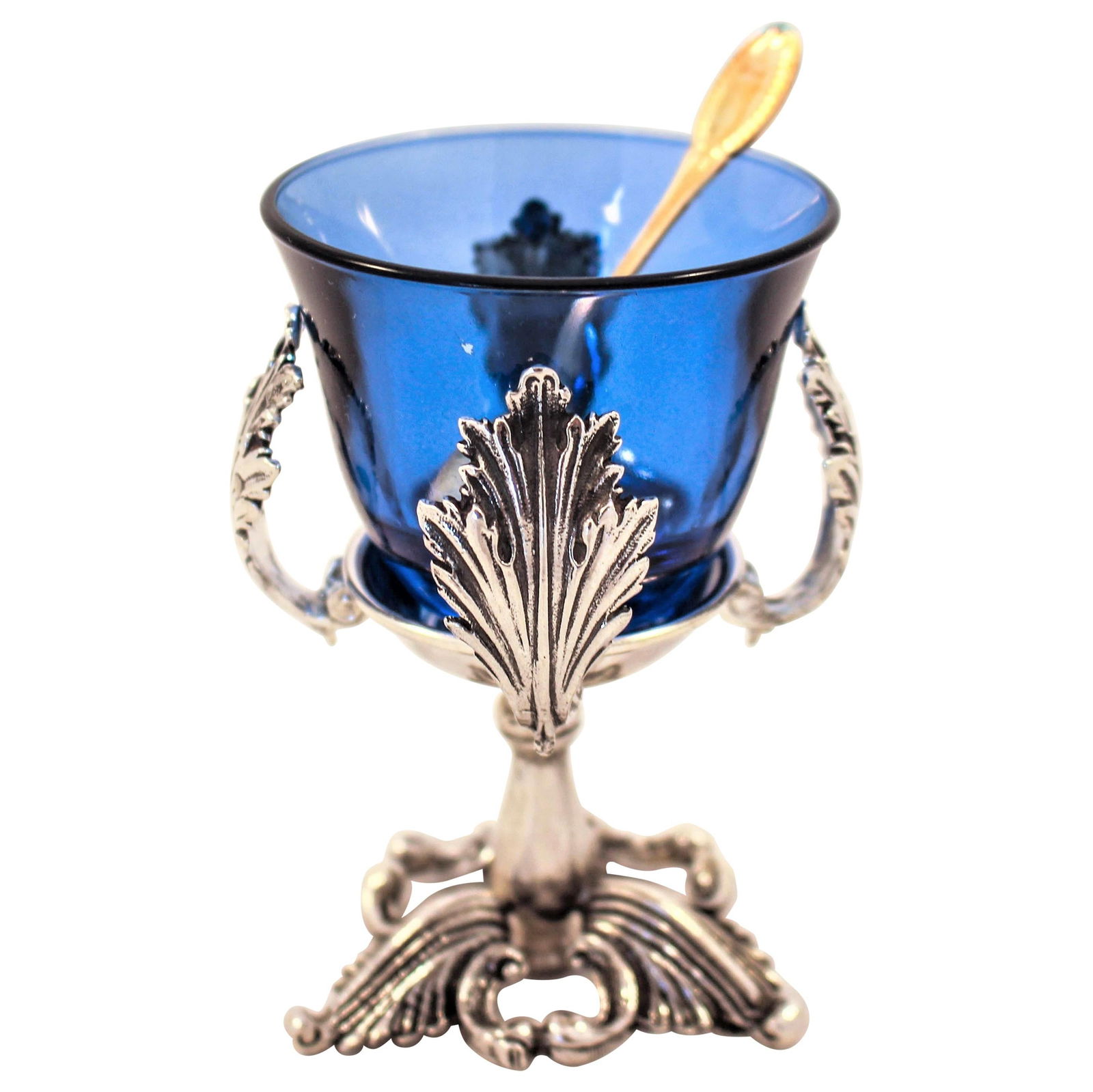Zaramella Argenti Sterling Silver Salt Cellar with Blue Glass Liner: Zaramella Argenti Sterling Silver Salt Cellar with Blue Glass Liner This exquisite Sterling Salt Cellar, dating back to circa 1960, showcases a beautiful Rococo-style design. It features a stunning