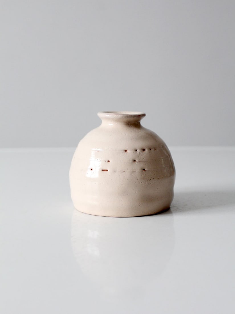 Signed Vintage Studio Pottery Vase 4 Inch Inkwell Shape Cream Glaze: Signed Vintage Studio Pottery Vase 4 Inch Inkwell Shape Cream Glaze This vintage studio pottery vase showcases a unique inkwell shape and is beautifully hand-crafted. Finished with a cream glaze, it i