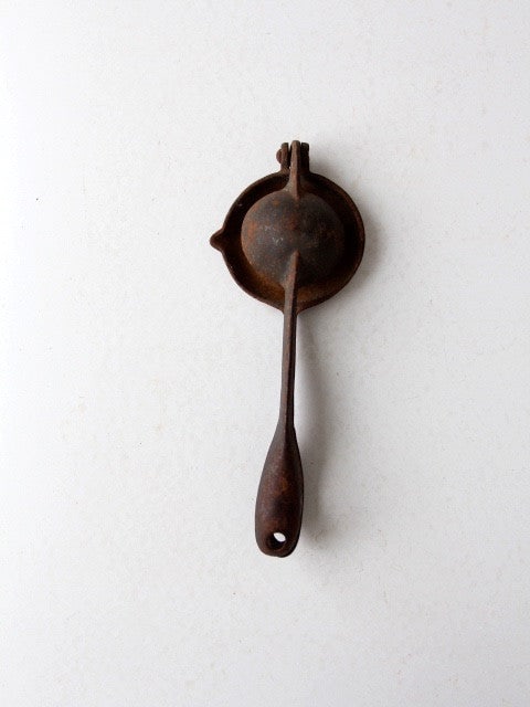 Rustic Vintage Hand-Held Juice Squeezer Aged Metal Display Piece: Rustic Vintage Hand-Held Juice Squeezer Aged Metal Display Piece This vintage hand-held juice squeezer showcases a rustic charm with its beautifully aged metal that displays a unique patina and wear,