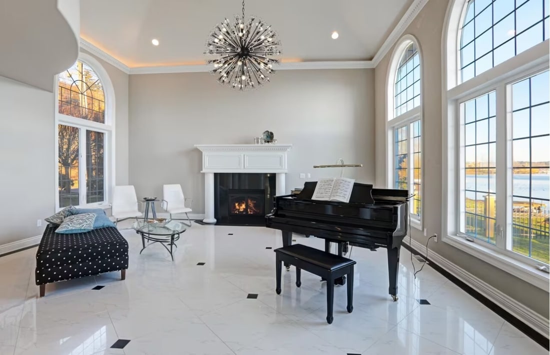 Vera 24-Light Black Chandelier 38 Inch Modern Crystal Glass Fixture: Vera 24-Light Black Chandelier 38 Inch Modern Crystal Glass Fixture Elevate your home decor with this stunning 24-light black chandelier, featuring a modern star-shaped design crafted from high-qualit