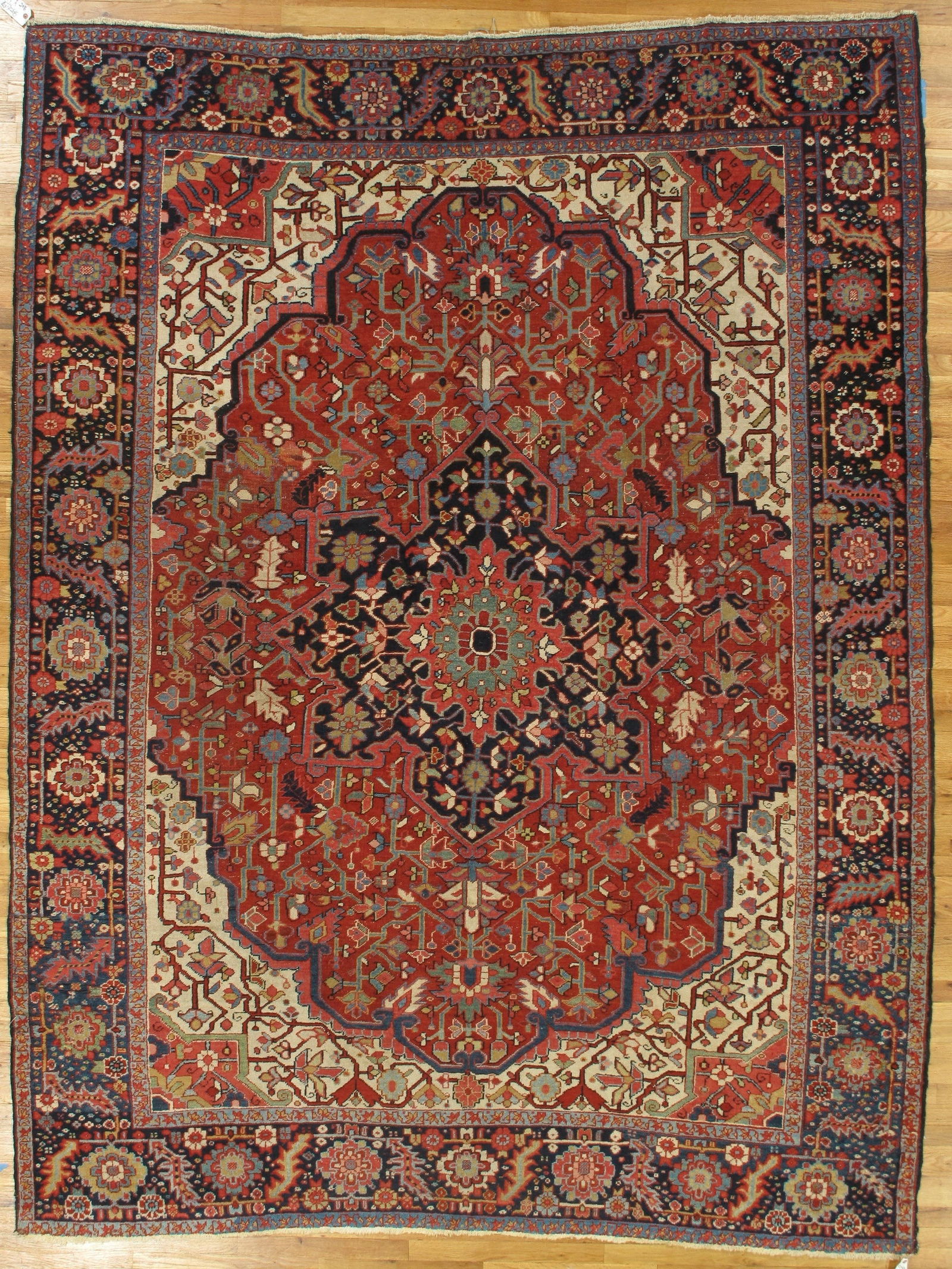 Handcrafted Persian Heriz Rug 8'4 x 11' Traditional Design (1 of 6)