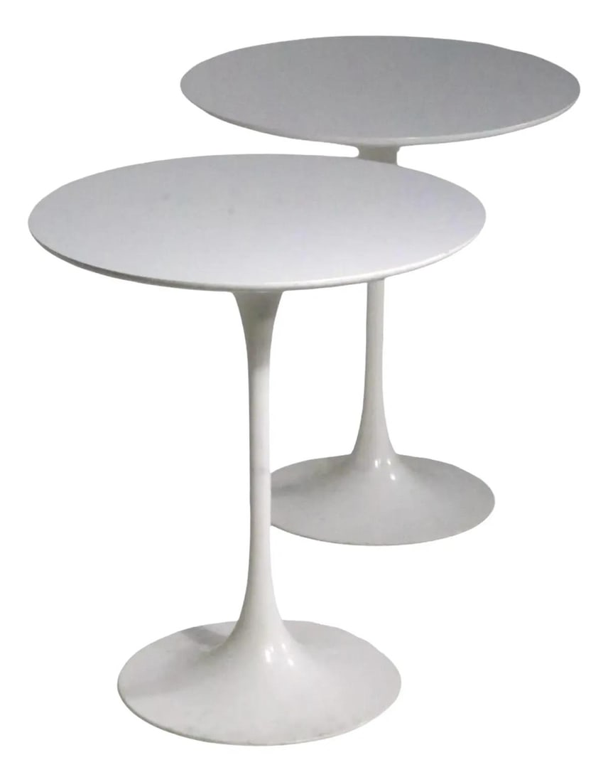 Pair of 1970s Braakman Pedestal Side Tables in Saarinen Style: Pair of 1970s Braakman Pedestal Side Tables in Saarinen Style This pair of classic modernist pedestal side tables, designed by Cees Braakman in the style of Saarinen, dates back to the 1970s. They are