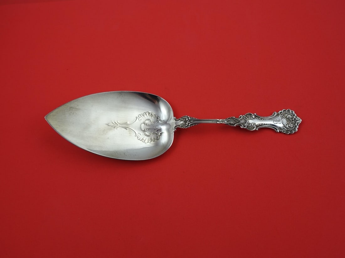 Whiting Pompadour Sterling Silver Pie Server 9 Inch Monogrammed: Whiting Pompadour Sterling Silver Pie Server 9 Inch Monogrammed This exquisite Pompadour pie server is crafted by Whiting in sterling silver, showcasing the elegant Pompadour pattern. Measuring 9 inch
