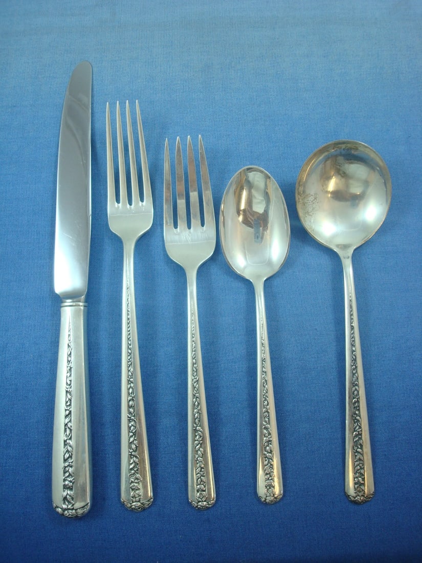 Towle Rambler Rose Sterling Silver Flatware Set for 12 68 Pieces: Towle Rambler Rose Sterling Silver Flatware Set for 12 68 Pieces Introducing the exquisite Rambler Rose Sterling Silver Flatware Set by Towle, perfect for elegant dining experiences. This set, designe