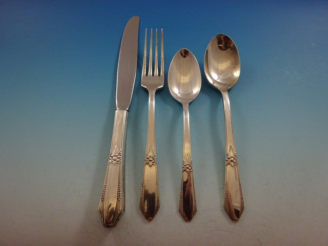 Northumbria Laurier Sterling Silver Flatware Set 17 Pieces Rare: Northumbria Laurier Sterling Silver Flatware Set 17 Pieces Rare Discover the exquisite Laurier by Northumbria Sterling Silver Flatware Set, consisting of 17 meticulously crafted pieces. This post-1940