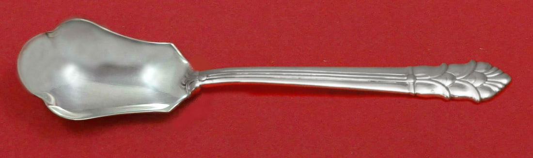 Tiffany & Co. Palmette Sterling Silver Relish Scoop 5 3/4 Custom Made: Tiffany & Co. Palmette Sterling Silver Relish Scoop 5 3/4 Custom Made This exquisite relish scoop is crafted from sterling silver and features the elegant Palmette pattern by Tiffany & Co. Measuring 5