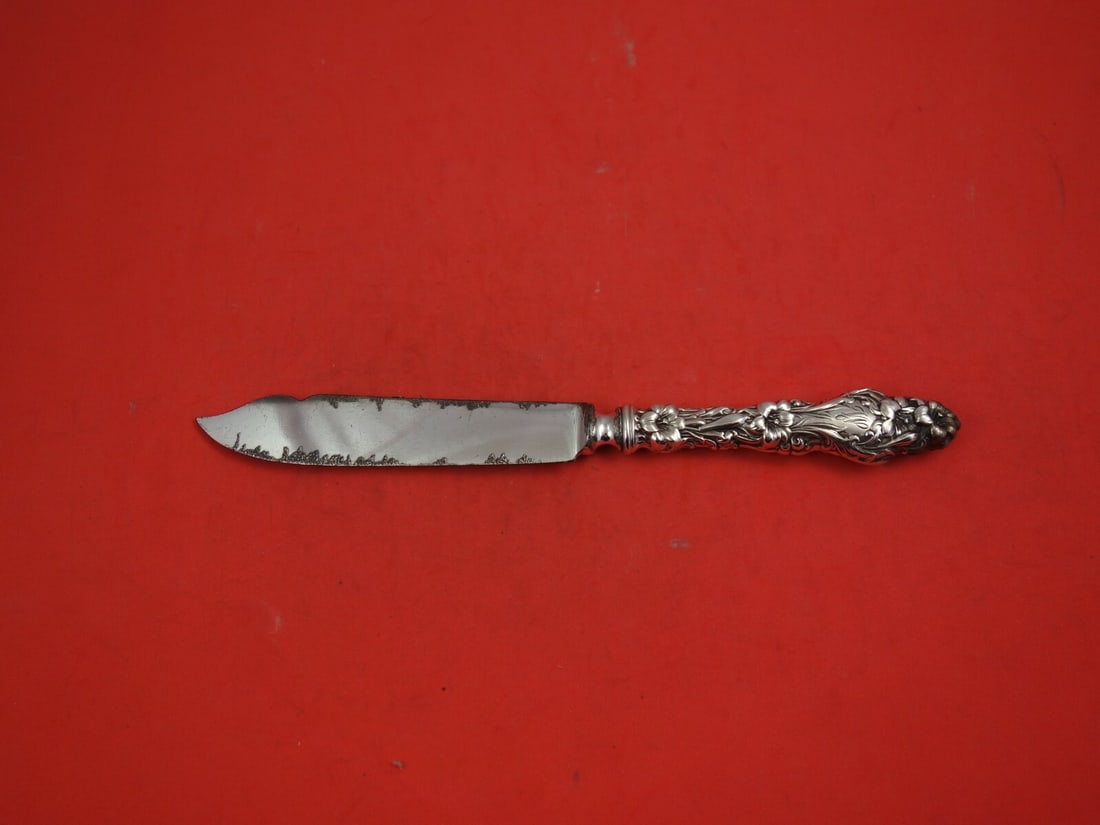 Whiting Manufacturing Lily Sterling Silver Fish Knife 8 3/4 Rare: Whiting Manufacturing Lily Sterling Silver Fish Knife 8 3/4 Rare This exquisite fish knife features a stunning Lily pattern, crafted from sterling silver with a hollow handle and a silverplate blade.