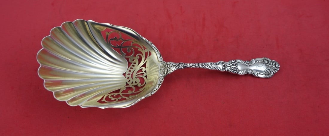 Gorham Imperial Chrysanthemum Sterling Silver Chip Server 8.5": Gorham Imperial Chrysanthemum Sterling Silver Chip Server 8.5" Presenting the exquisite Imperial Chrysanthemum Saratoga Chip Server by Gorham, crafted from high-quality sterling silver. This elegant s