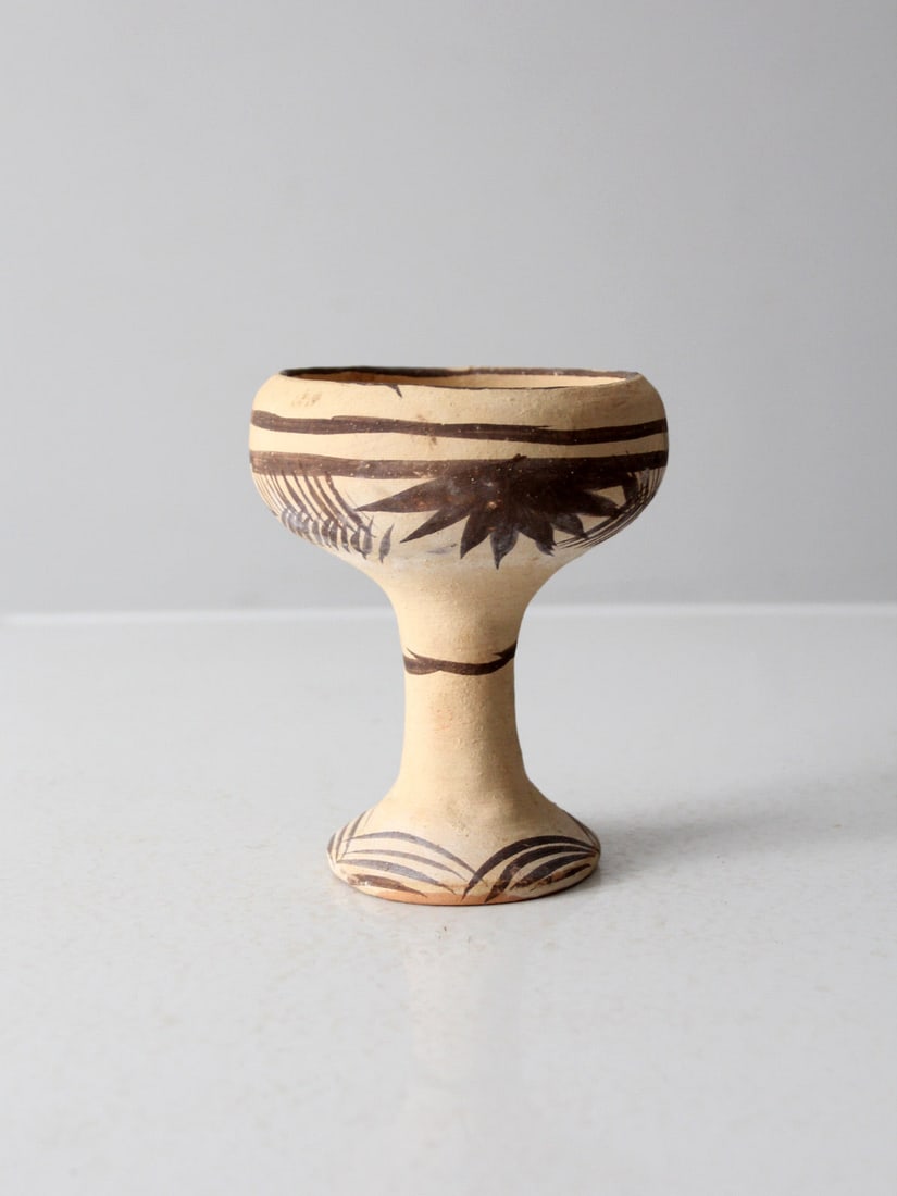 Vintage Mexican Folk Art Hand-Painted Pottery Goblet: Vintage Mexican Folk Art Hand-Painted Pottery Goblet This vintage Mexican folk art goblet is a striking decorative piece that showcases traditional craftsmanship. It features a flared, footed base and