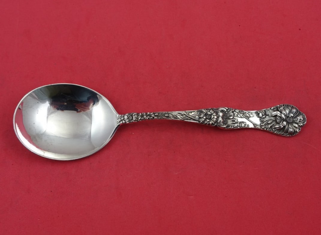 Mount Vernon Yetive Sterling Silver 7 Inch Gumbo Soup Spoon: Mount Vernon Yetive Sterling Silver 7 Inch Gumbo Soup Spoon Introducing the Yetive by Mount Vernon Sterling Silver Gumbo Soup Spoon, a stunning piece of heirloom silverware measuring 7 inches. This sp