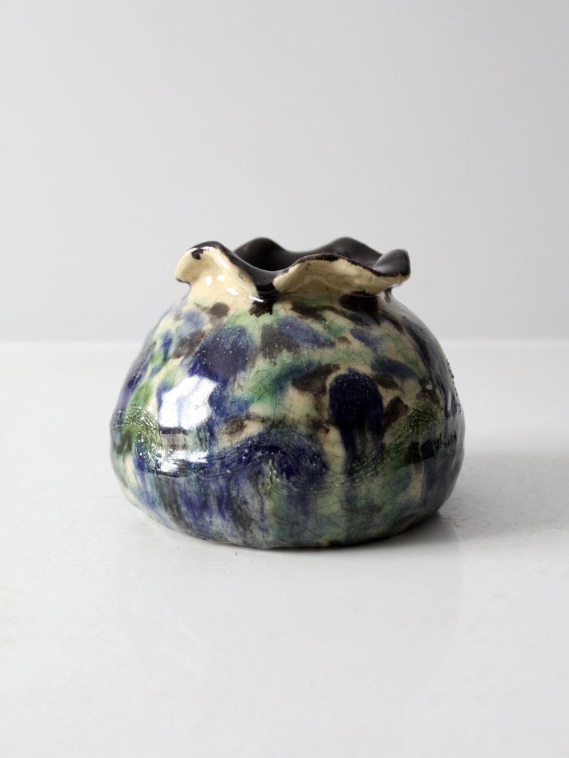 Handmade Vintage Pottery Vase Blue Green Ruffled Rim: Handmade Vintage Pottery Vase Blue Green Ruffled Rim This vintage handmade pottery vase showcases an organic form adorned with a beautiful blend of blue, green, and neutral tones. Its ruffled rim and