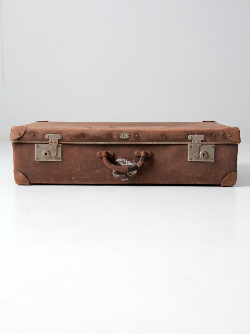 1920s Vintage Echt Vulkanfiber Suitcase Silver Tone Hardware: 1920s Vintage Echt Vulkanfiber Suitcase Silver Tone Hardware This Vintage Echt Vulkanfiber Suitcase, dating back to the 1920s, showcases a durable hard shell construction that exemplifies classic vint