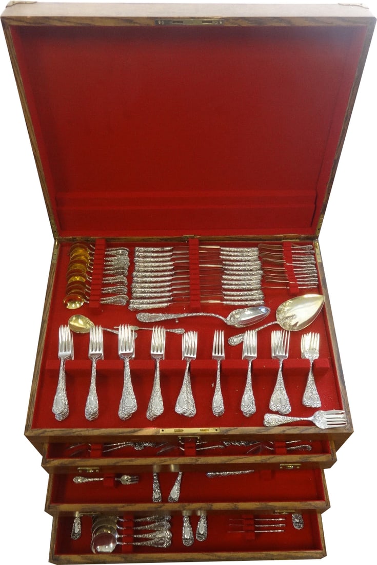 Durgin Chrysanthemum Sterling Silver Flatware Set 300 Pieces Vintage: Durgin Chrysanthemum Sterling Silver Flatware Set 300 Pieces Vintage Experience the elegance of the Chrysanthemum pattern by Durgin with this stunning 300-piece sterling silver flatware set. This exqu