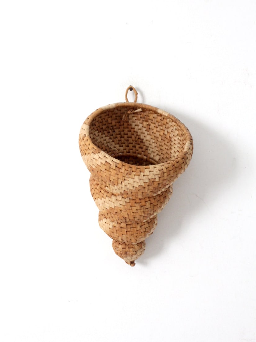 Vintage Handwoven Spiral Shell Hanging Basket Home Decor: Vintage Handwoven Spiral Shell Hanging Basket Home Decor Enhance your home decor with this vintage hanging spiral basket. Its unique spiral shell shape and handwoven rush construction bring a natural