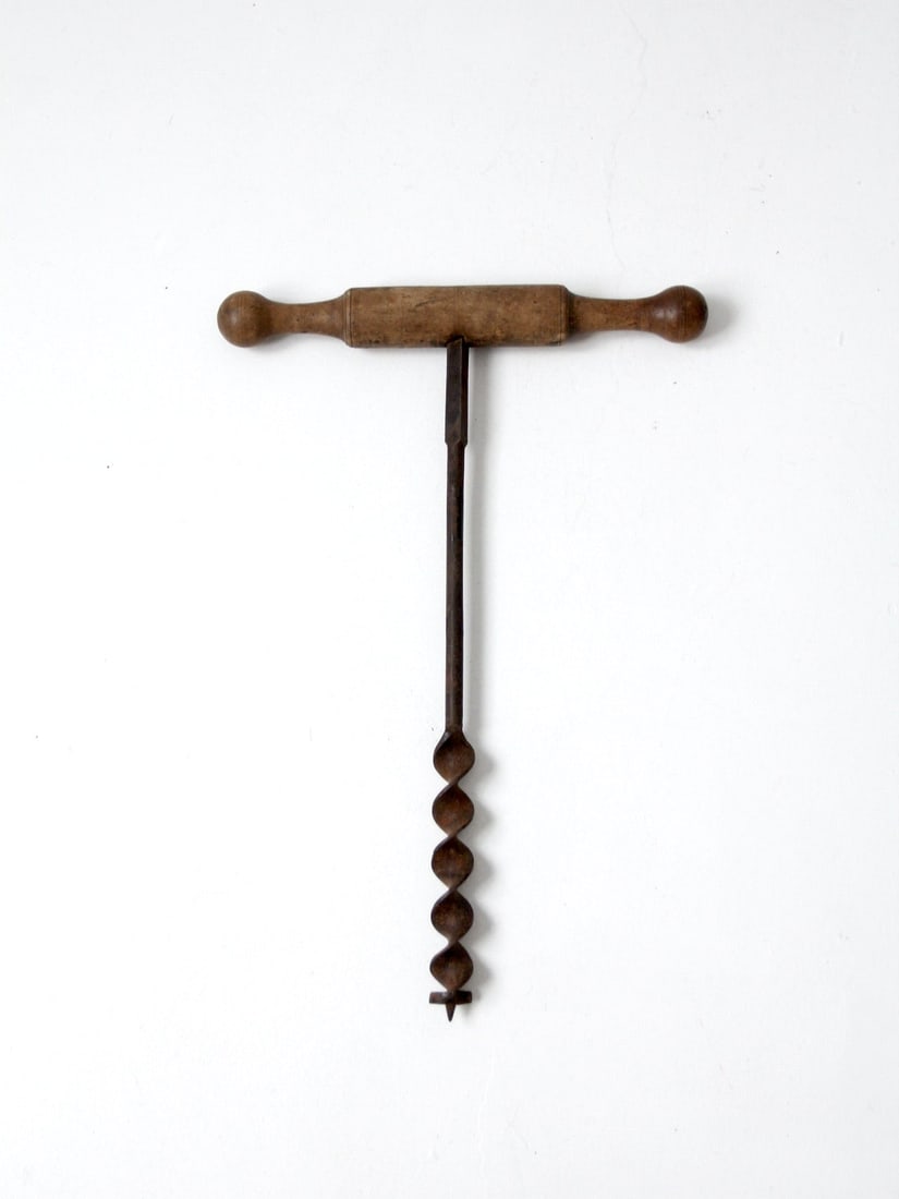 Early 20th Century Antique T-Handle Beam Auger Tool: Early 20th Century Antique T-Handle Beam Auger Tool Discover this early 20th century antique primitive hand beam auger, featuring a sturdy wood T-bar handle combined with a durable iron drill bit. Thi