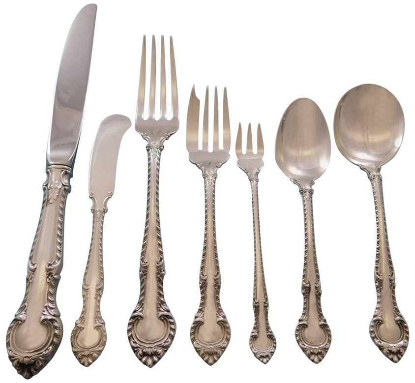 Gorham English Gadroon Sterling Silver Flatware Set 87 pcs for 12 with Storage Chest: Gorham English Gadroon Sterling Silver Flatware Set 87 pcs for 12 with Storage Chest Presenting a stunning English Gadroon flatware set by Gorham, crafted in fine sterling silver. This exquisite servi