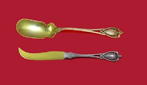 Lunt Monticello Sterling Silver Caviar Serving Set 2pc Gold-Washed: Lunt Monticello Sterling Silver Caviar Serving Set 2pc Gold-Washed Indulge in the exquisite elegance of the Monticello by Lunt Sterling Silver Caviar Serving Set. This custom 2-piece set features a go