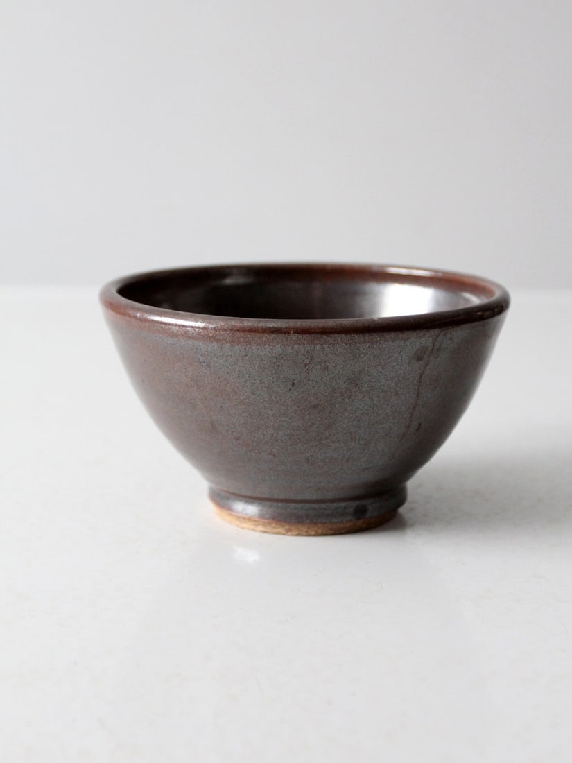 Vintage Handmade Studio Pottery Bowl Tenmoku Glaze 6.125 inch: Vintage Handmade Studio Pottery Bowl Tenmoku Glaze 6.125 inch This vintage handmade studio pottery bowl features a beautiful Tenmoku-style glaze with rich russet brown tones. The warm, earthy colors a