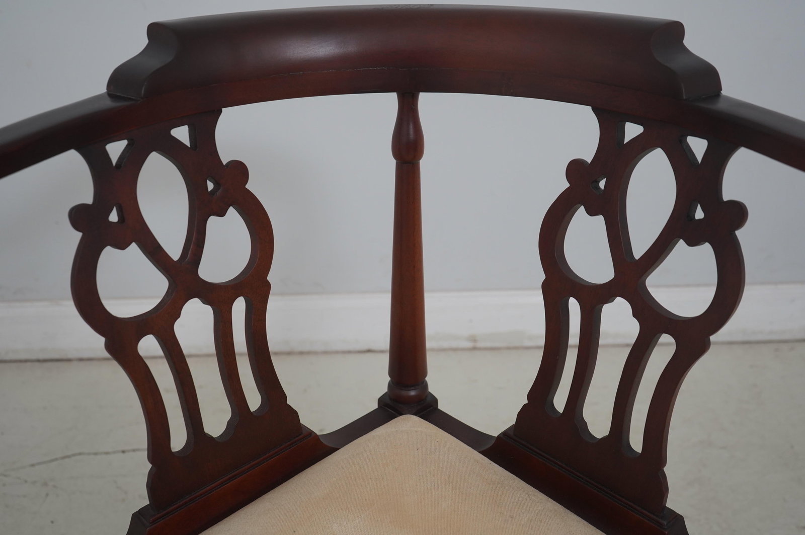 Elegant Matched Pair of Hickory Chair Chippendale Mahogany Corner Chairs - 5